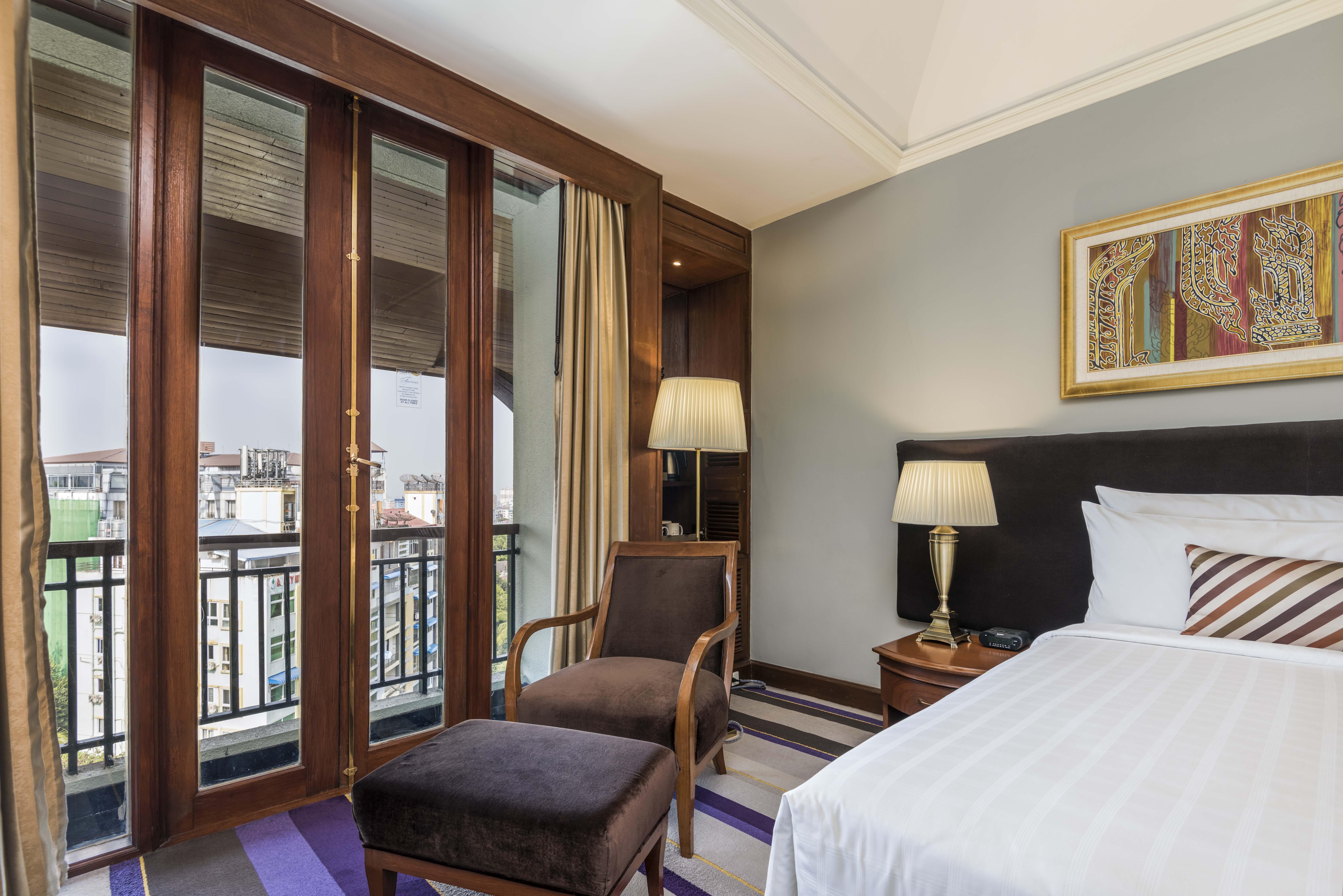 Chatrium Hotel Royal Lake Янгон Экстерьер фото