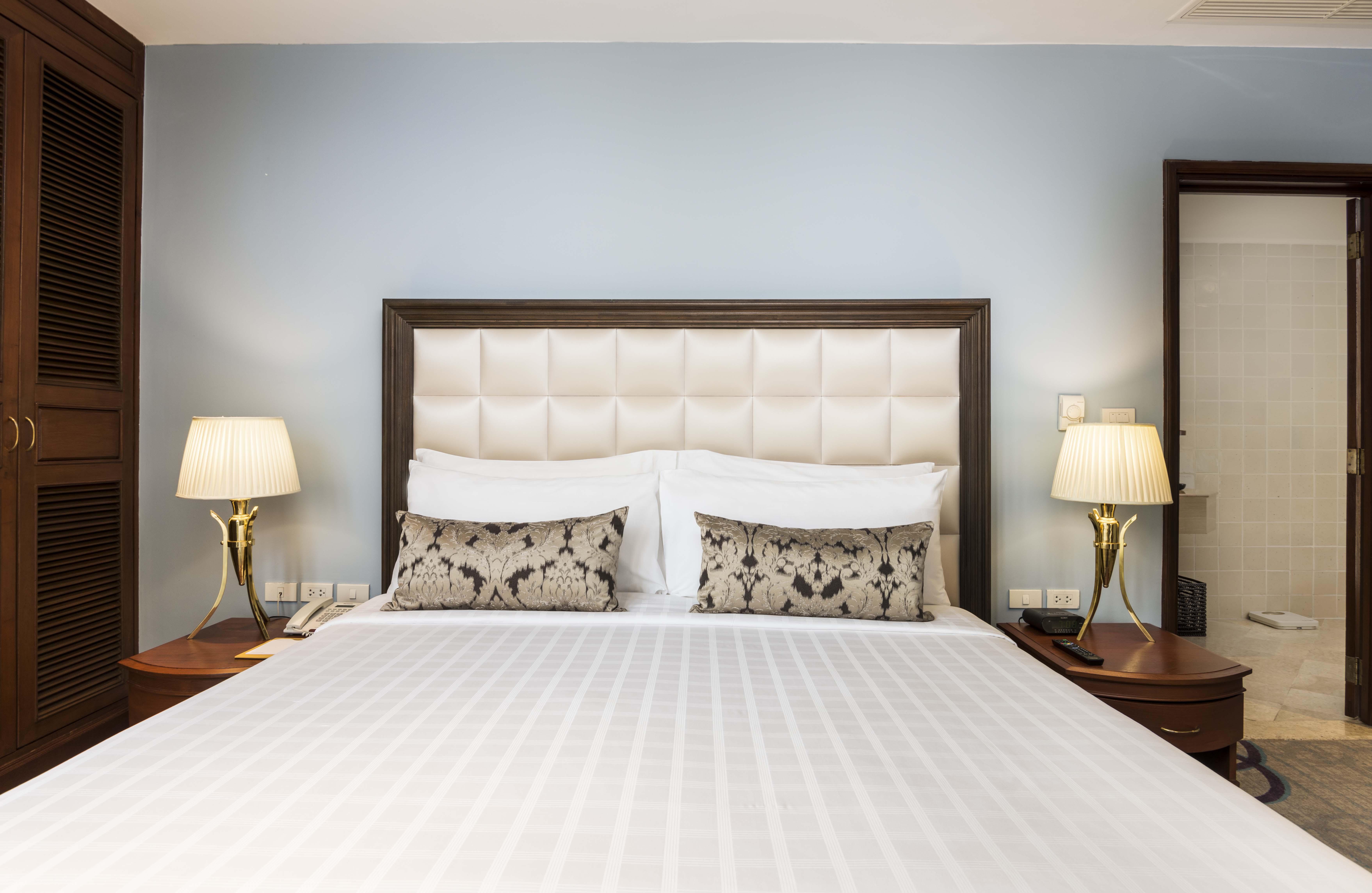 Chatrium Hotel Royal Lake Янгон Экстерьер фото