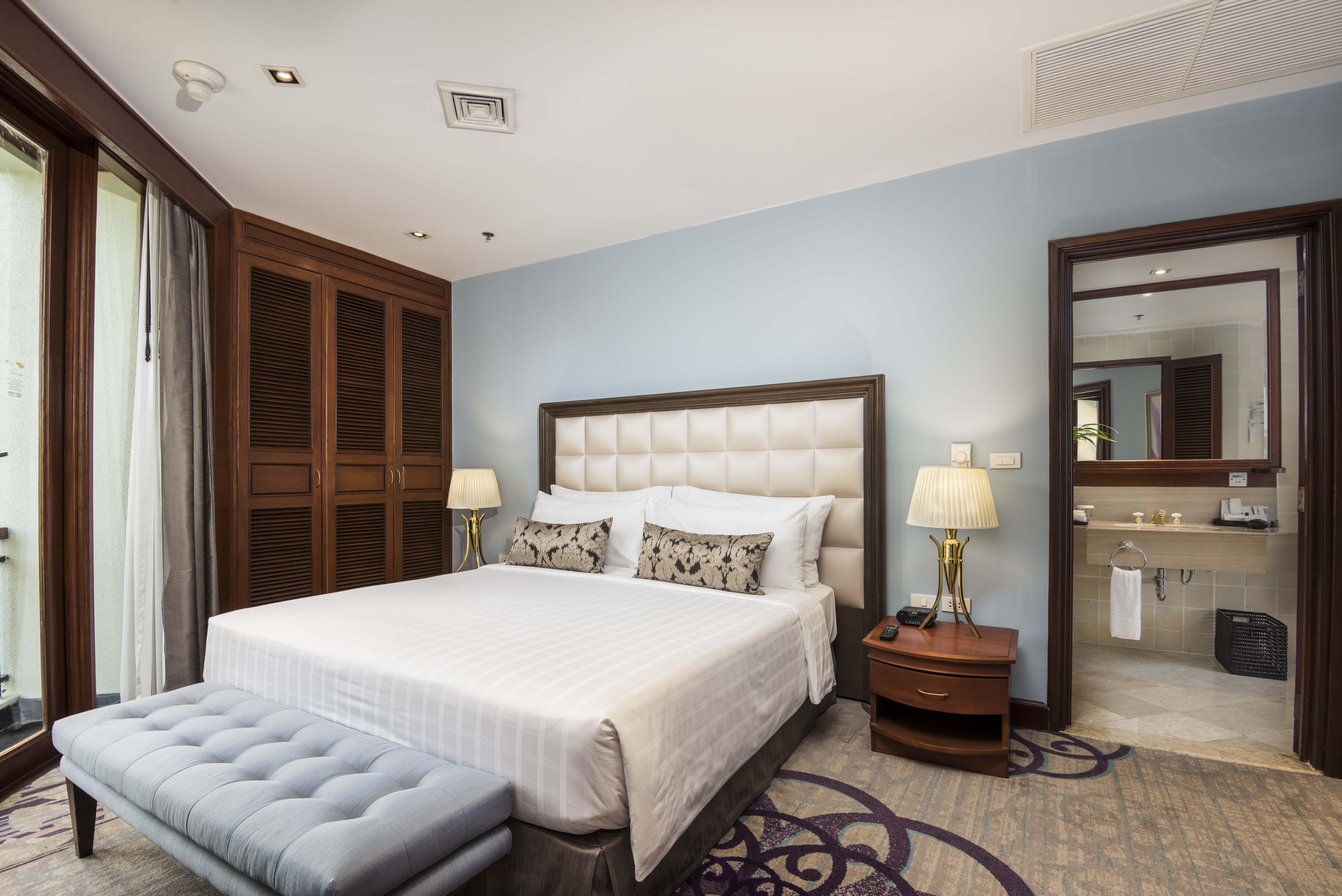 Chatrium Hotel Royal Lake Янгон Экстерьер фото