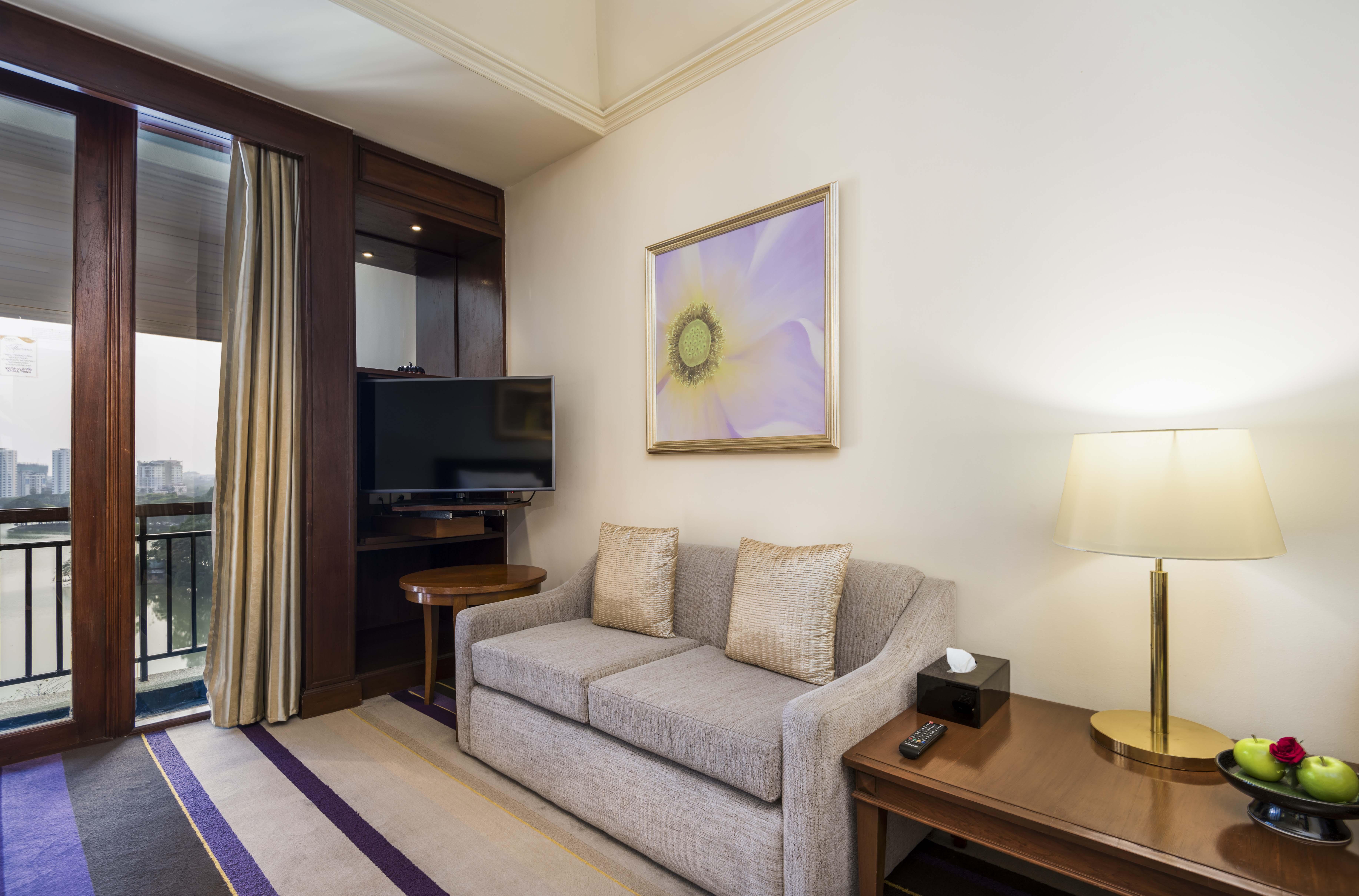 Chatrium Hotel Royal Lake Янгон Экстерьер фото