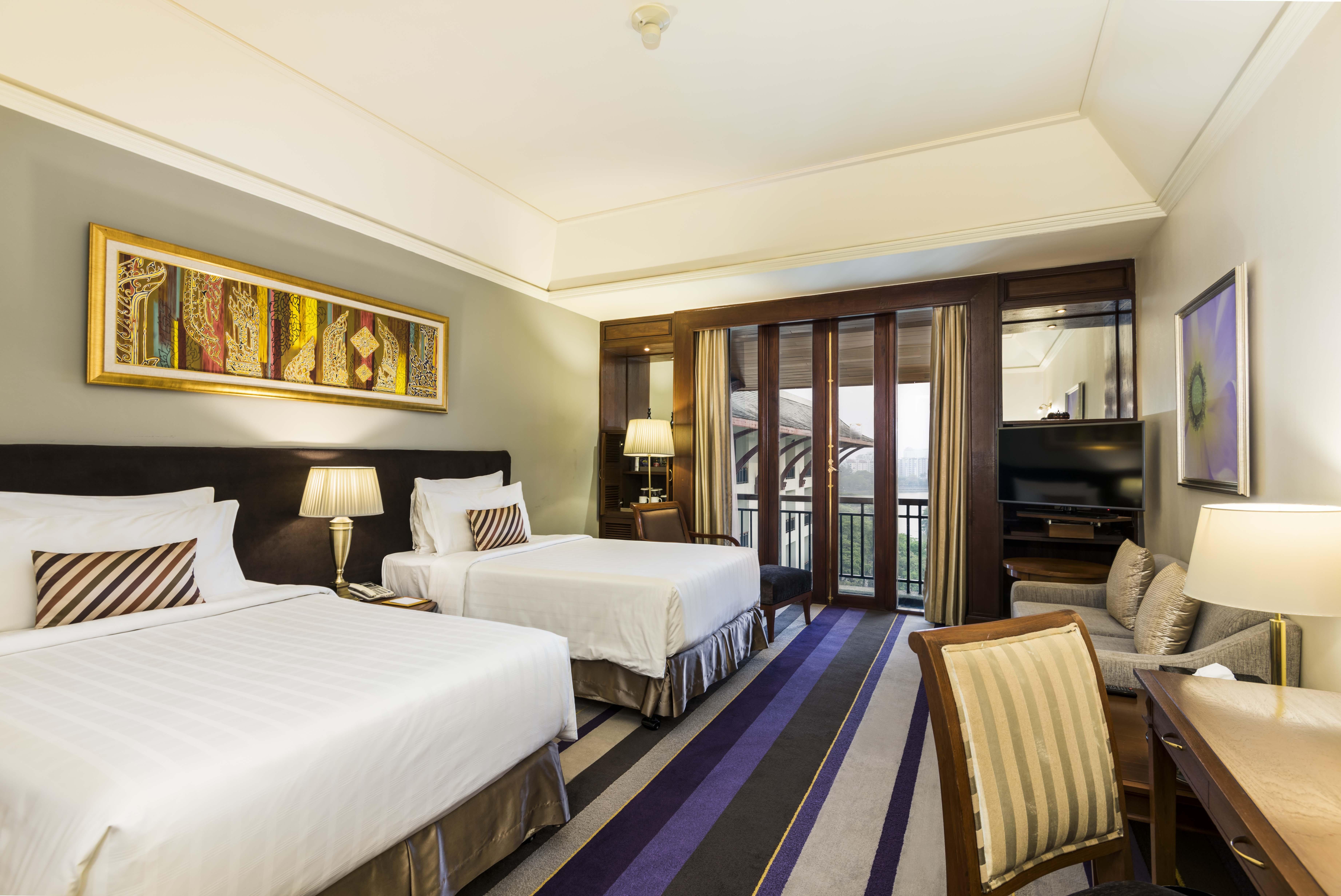 Chatrium Hotel Royal Lake Янгон Экстерьер фото