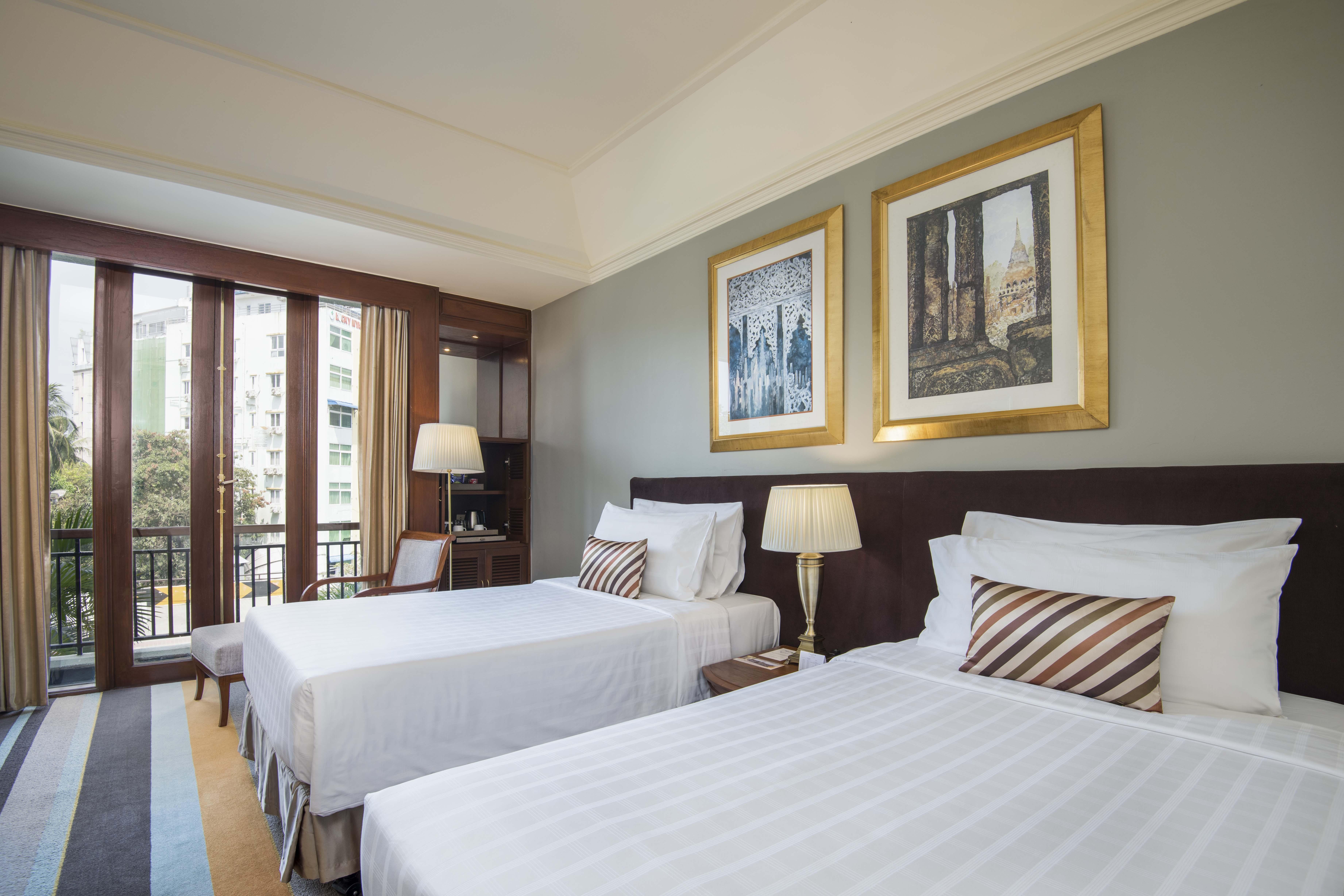 Chatrium Hotel Royal Lake Янгон Экстерьер фото