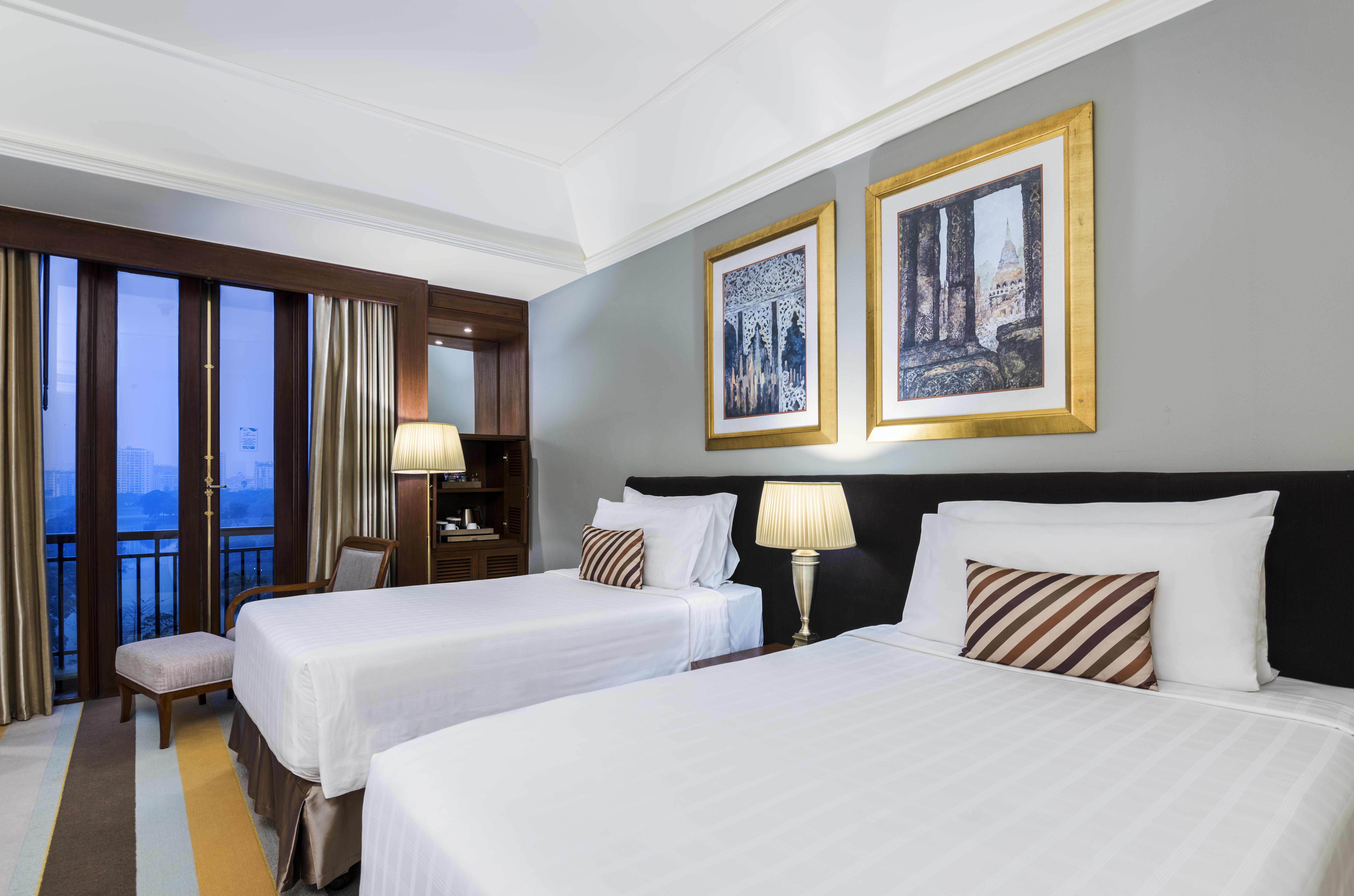 Chatrium Hotel Royal Lake Янгон Экстерьер фото