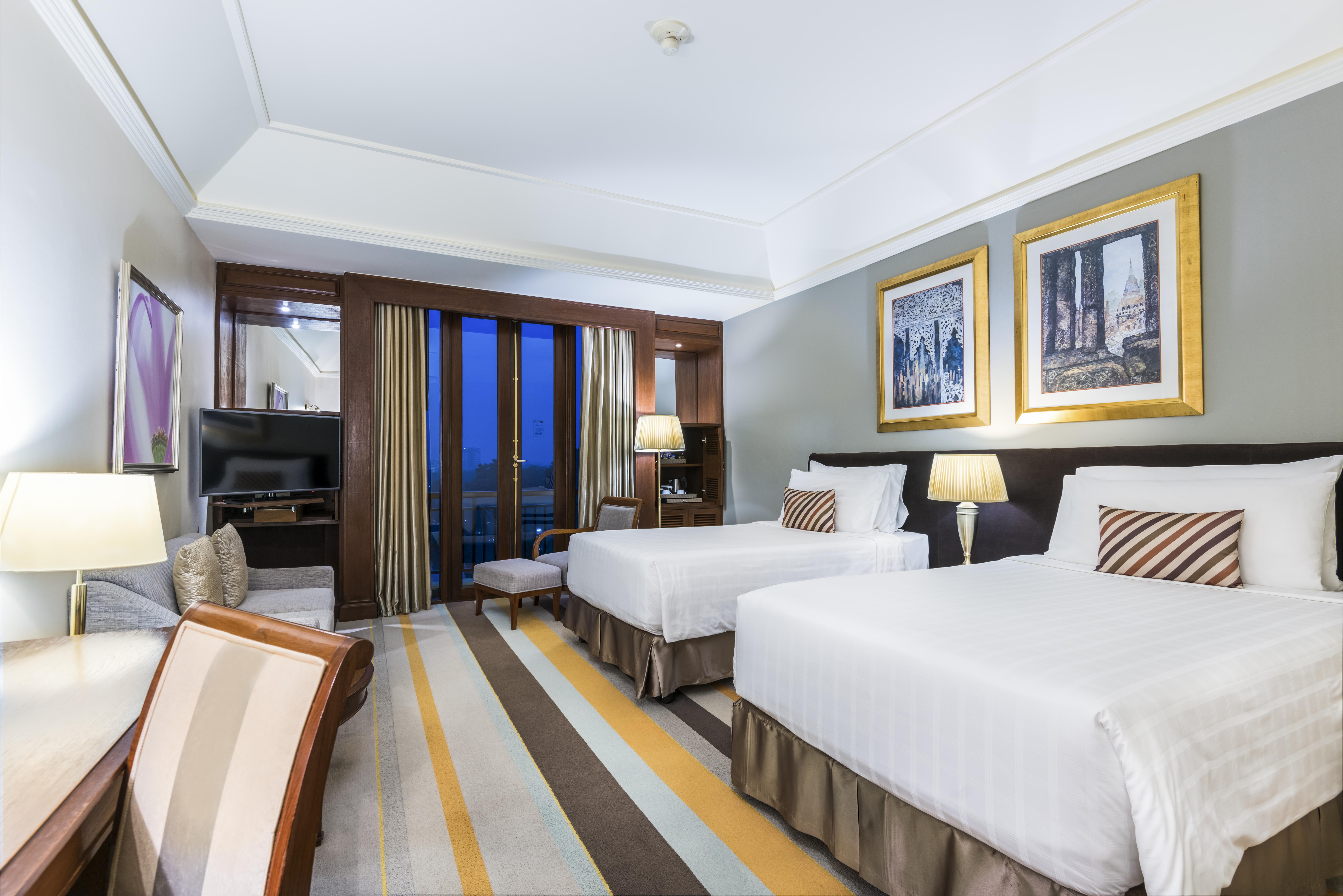 Chatrium Hotel Royal Lake Янгон Экстерьер фото