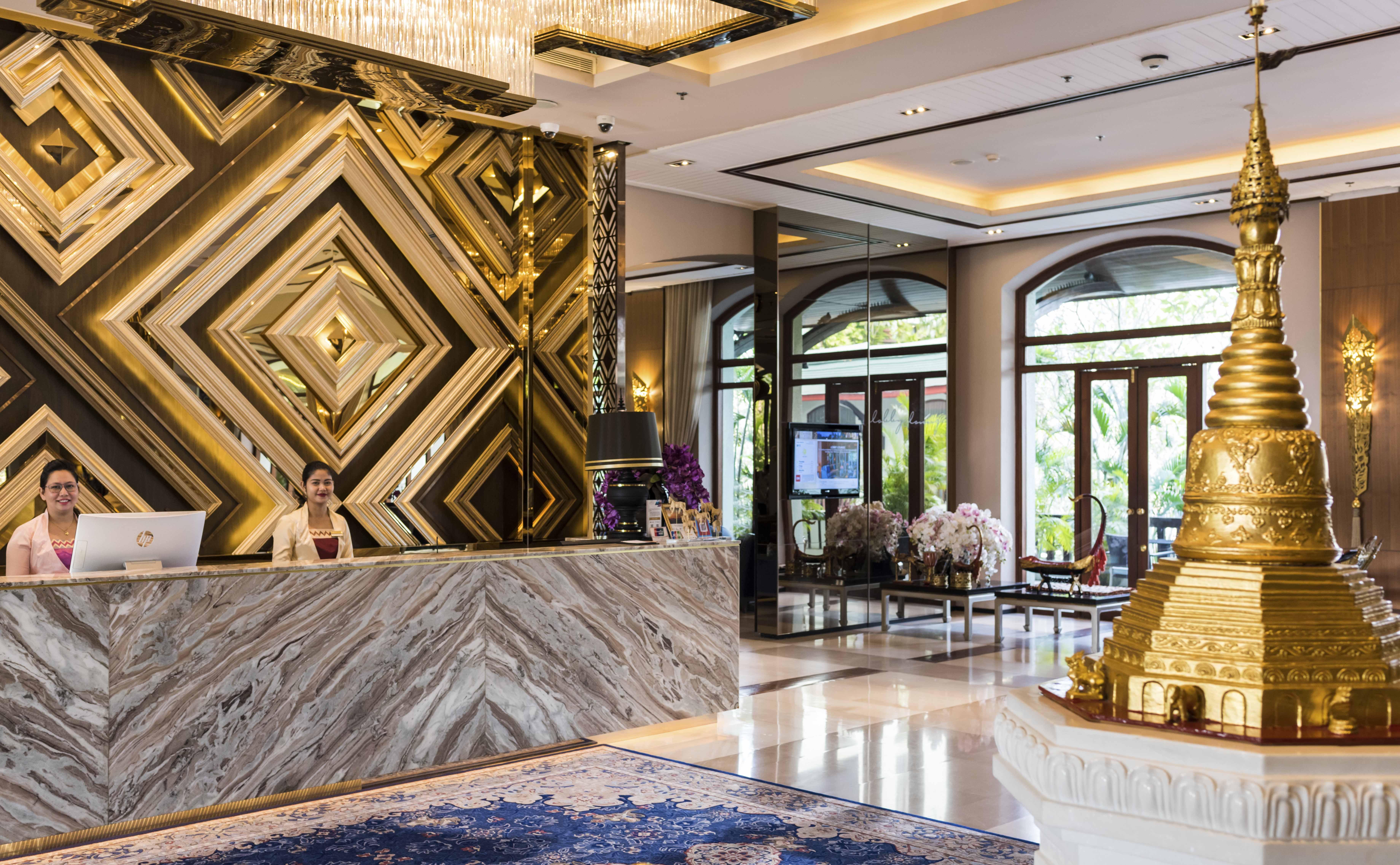 Chatrium Hotel Royal Lake Янгон Экстерьер фото