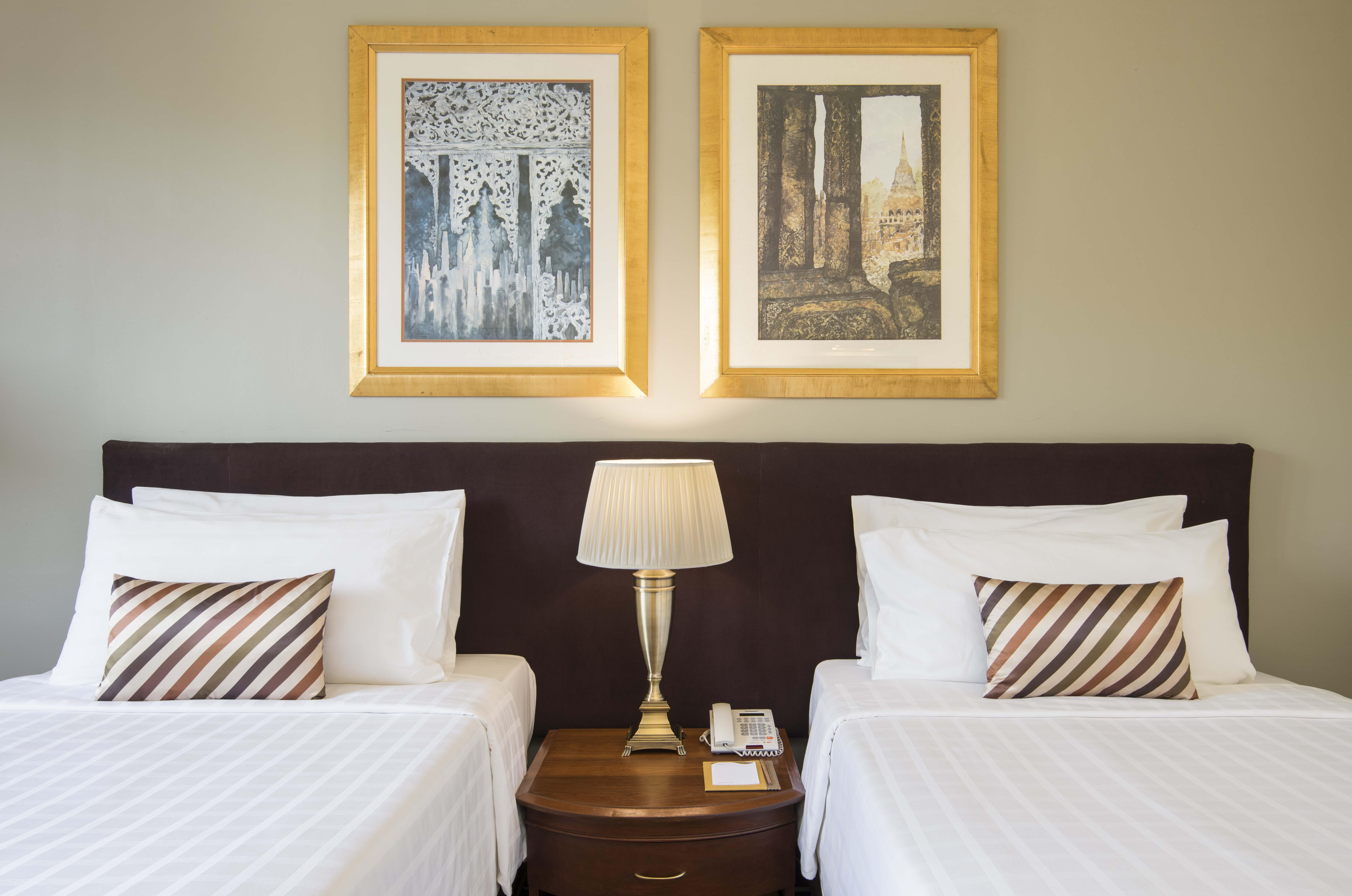 Chatrium Hotel Royal Lake Янгон Экстерьер фото