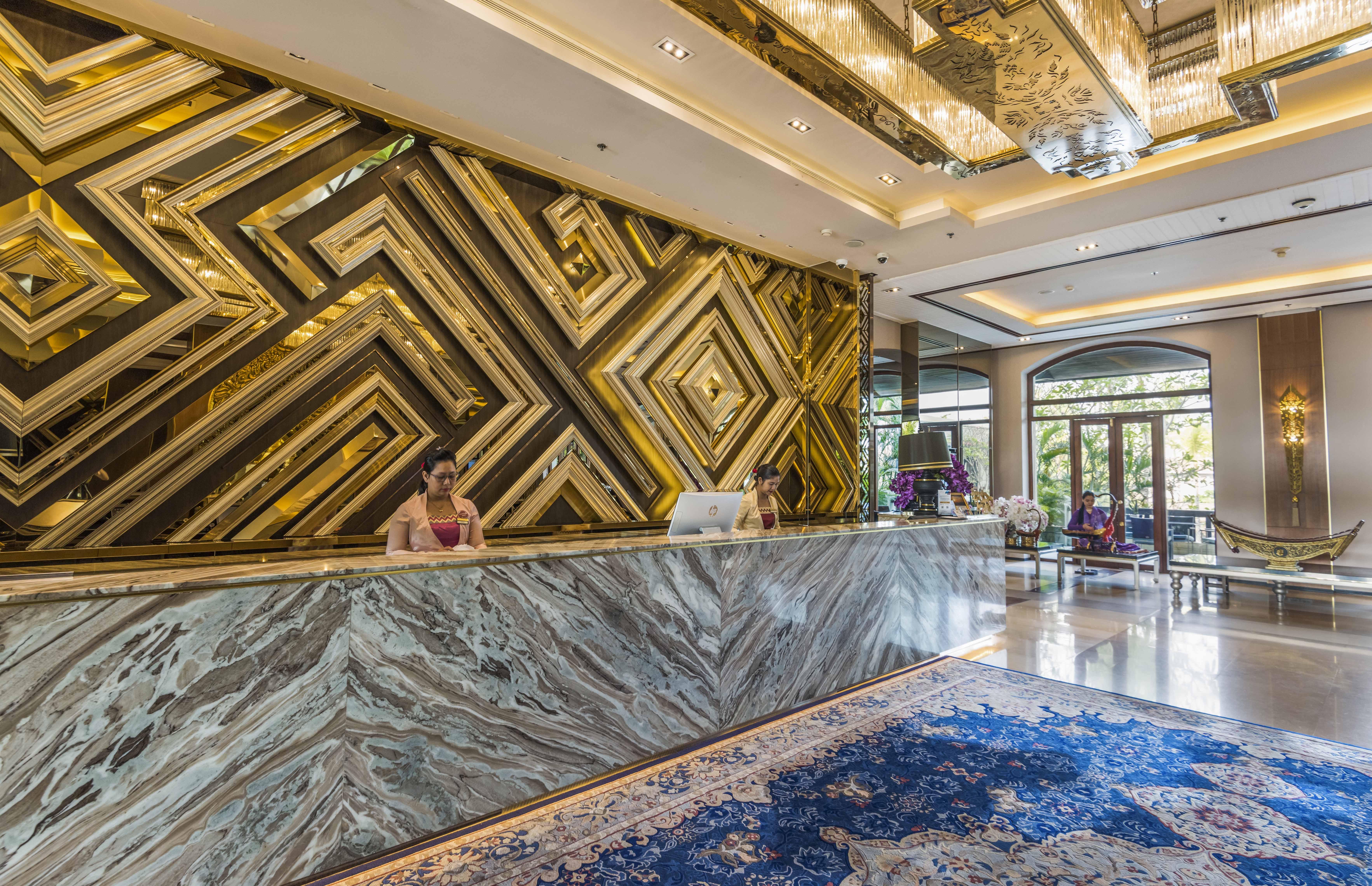 Chatrium Hotel Royal Lake Янгон Экстерьер фото
